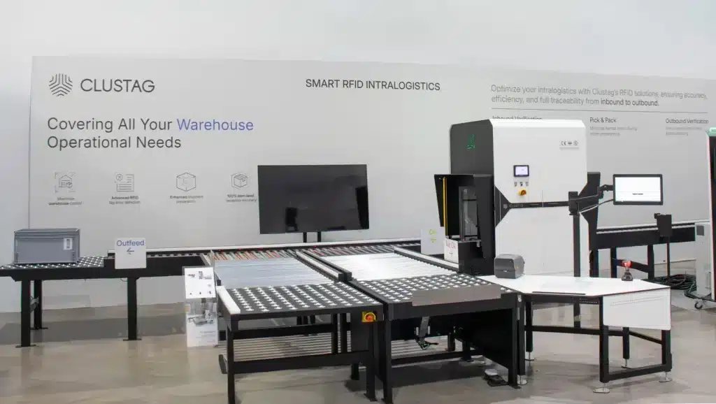 Clustag Smart RFID intralogistics setup featuring conveyor systems, RFID tunnel, and control stations for warehouse automation and operational efficiency in the Customer Experience Center