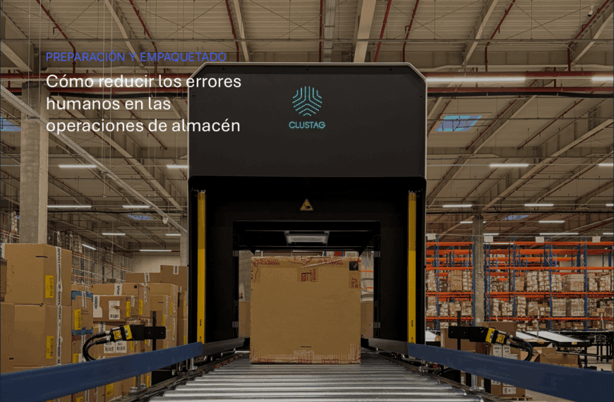 Una caja que pasa por un túnel RFID para ser escaneada con tecnología RFID