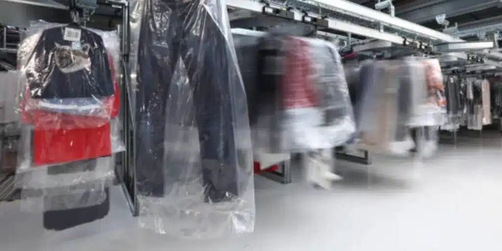 Automated garment handling showcasing retail RFID solutions